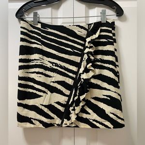 Free People Size 4 Zebra Print Skirt with Diagonal Front Zipper, lined Mod style